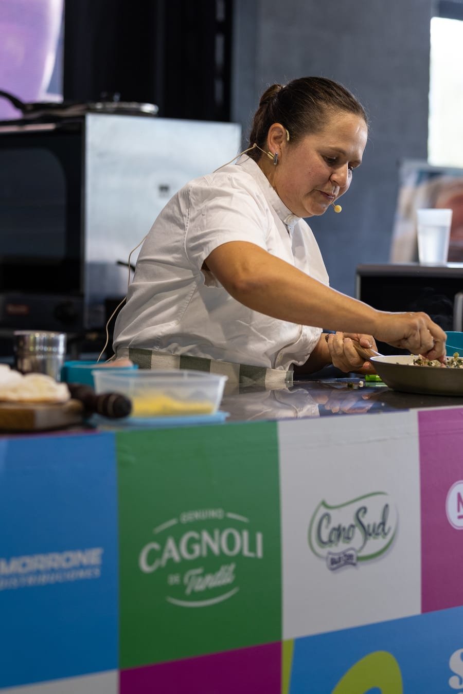 Gladys Olazar cocinando en vivo